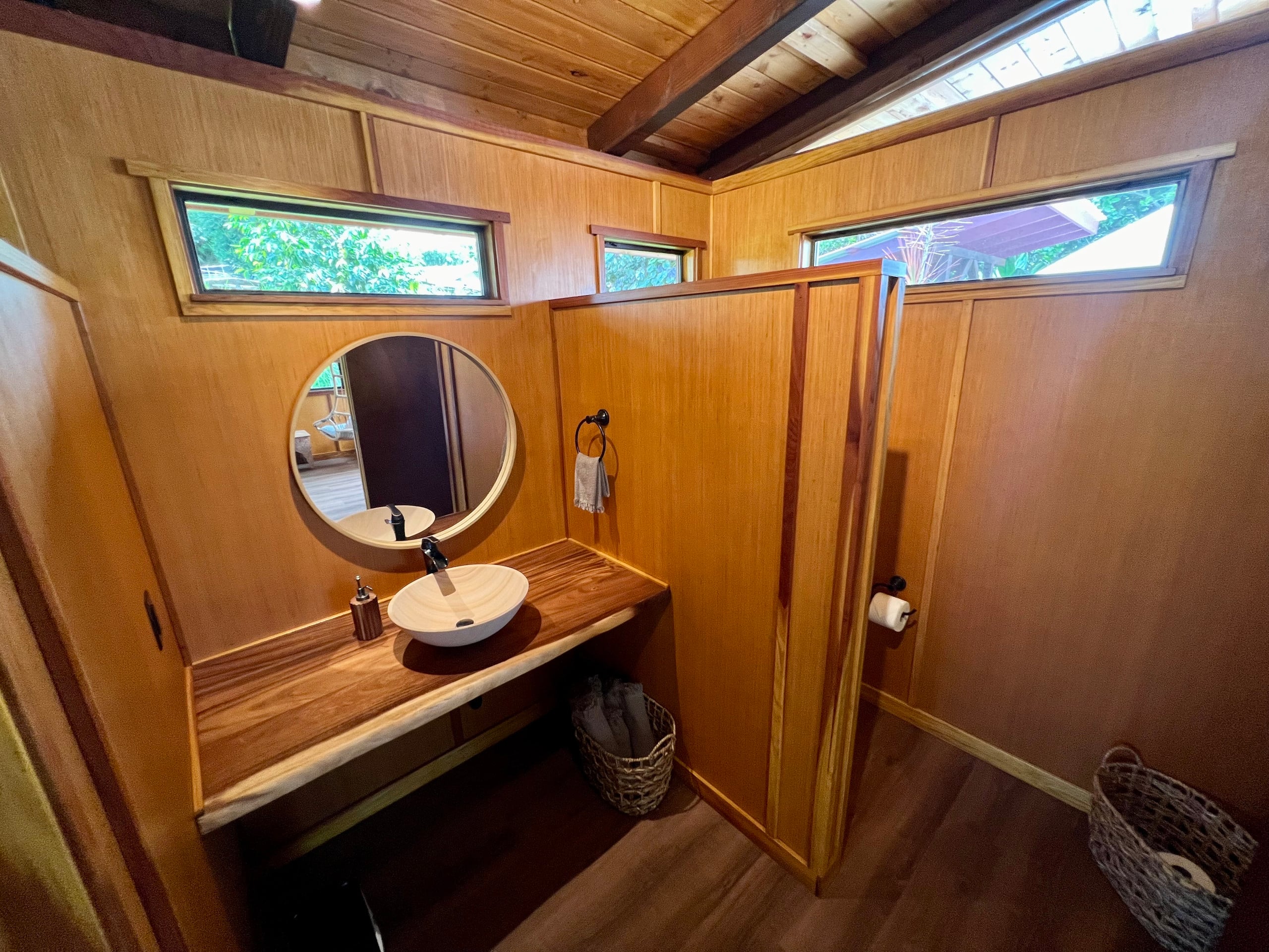 Magical farm retreat, stunning yurt & spa bathroom - Photo 24