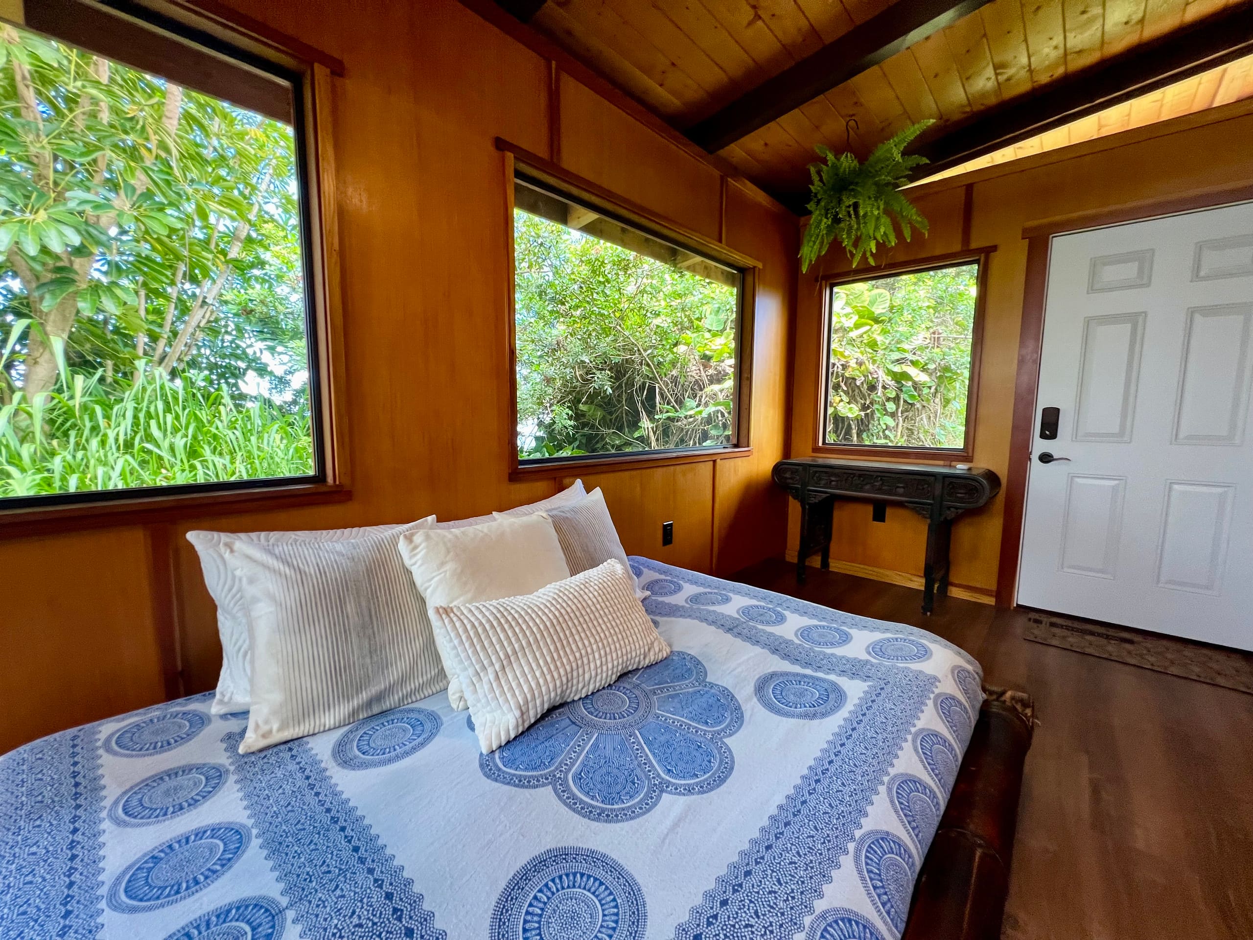 Magical farm retreat, stunning yurt & spa bathroom - Photo 6