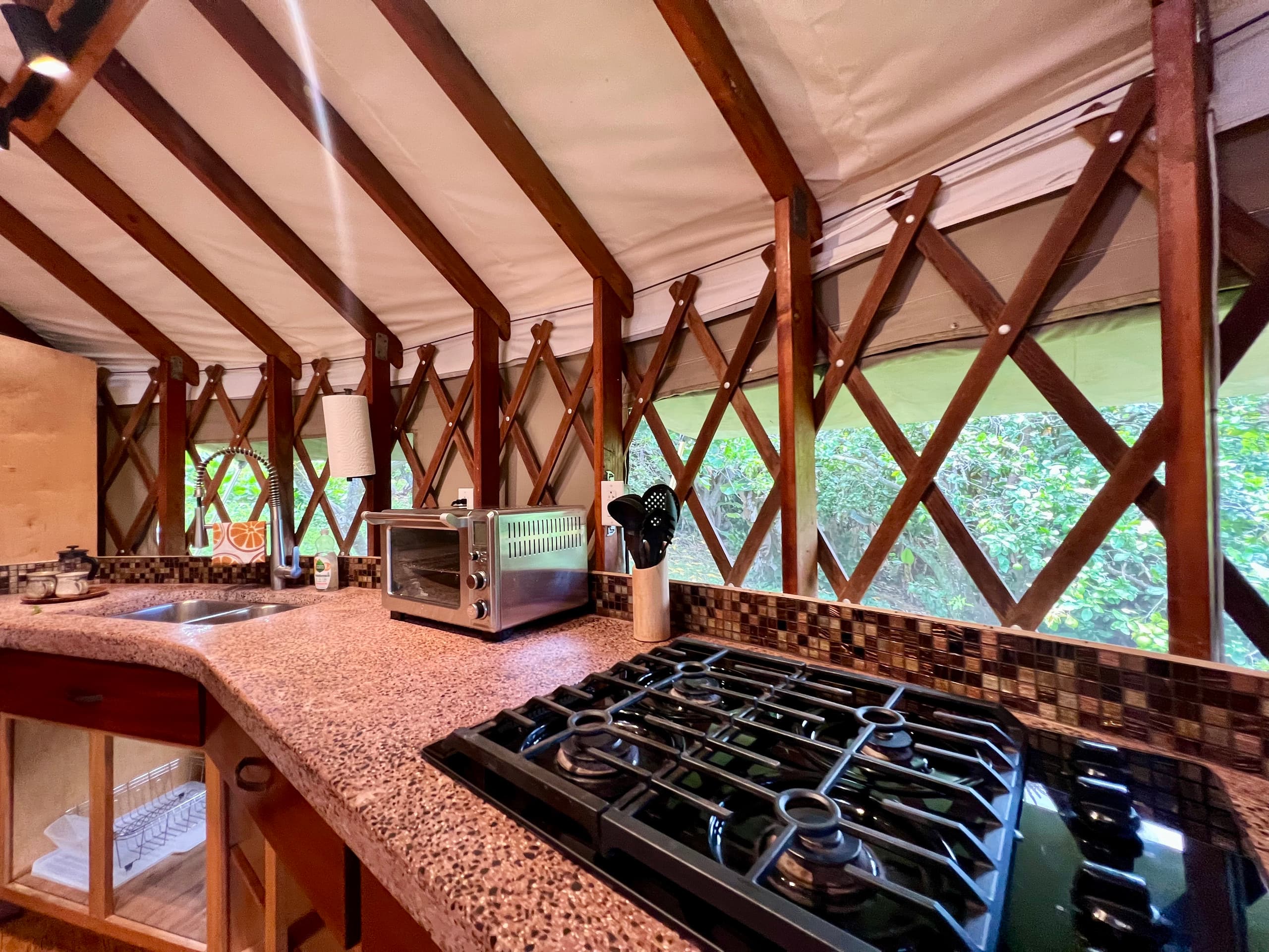 Magical farm retreat, stunning yurt & spa bathroom - Photo 9