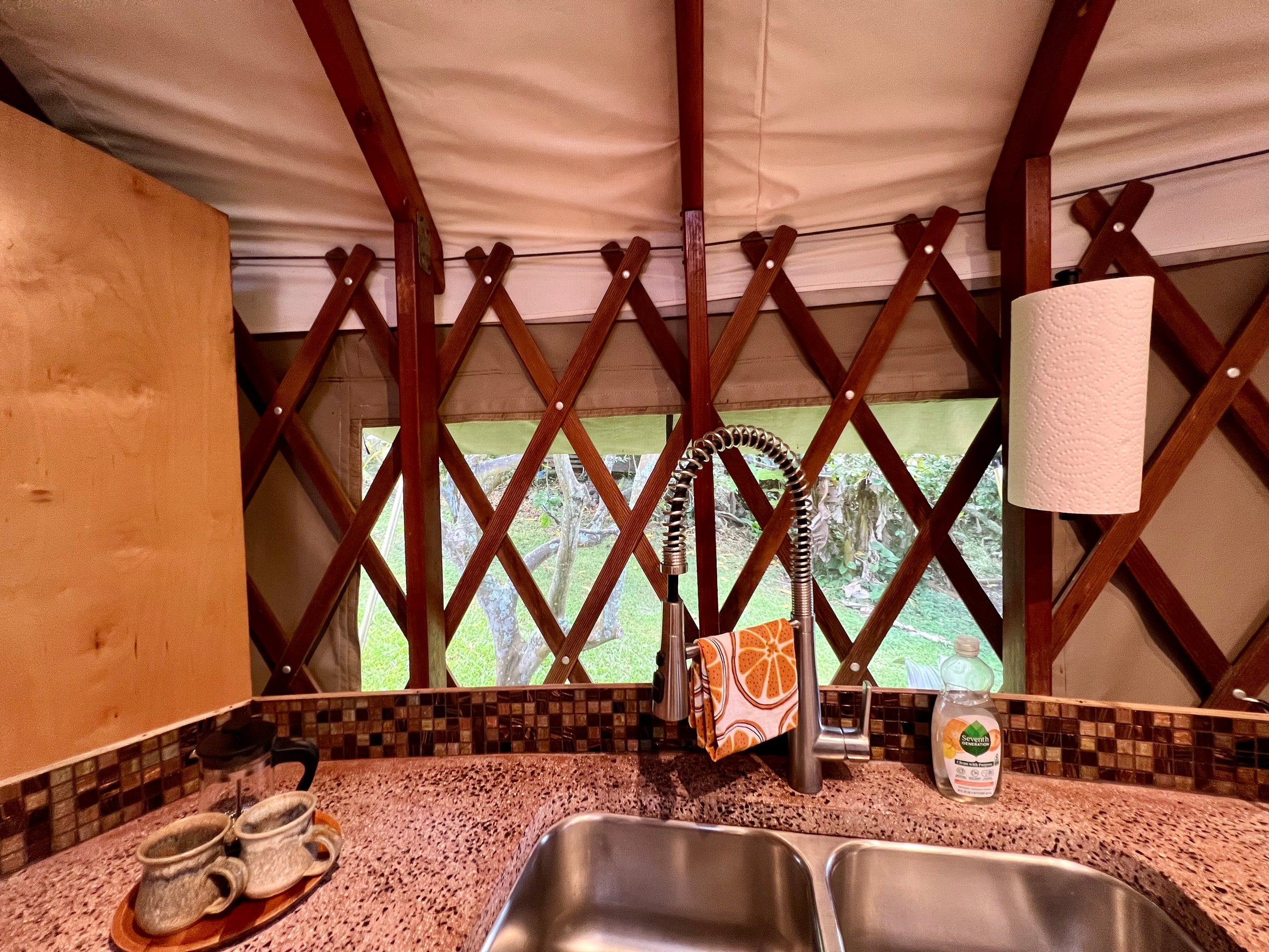 Magical farm retreat, stunning yurt & spa bathroom - Photo 10
