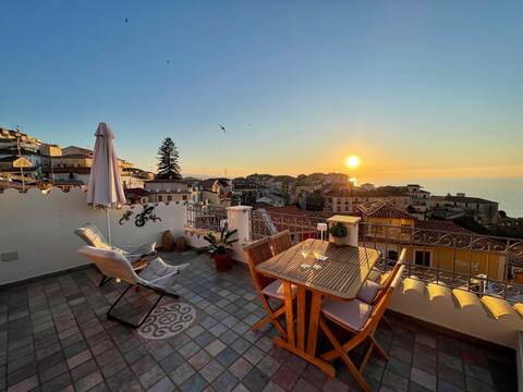Rooftop terrace with sea view in Pizzo old town