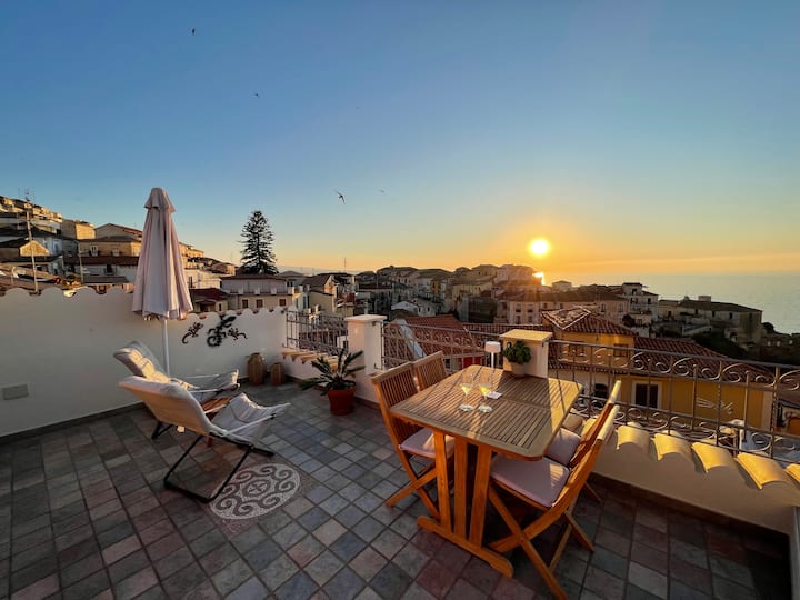 Rooftop terrace with sea view in Pizzo old town