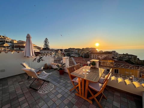 Top Airbnb: Rooftop terrace with sea view in Pizzo old town in Calabria