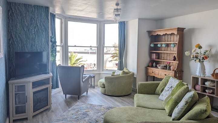 Spacious 1st Floor Flat With Stunning Sea Views - Weymouth