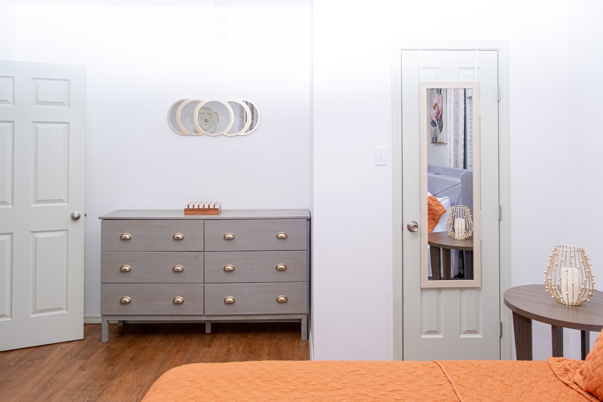 Stylish East Austin Home • King Suite • Near UT