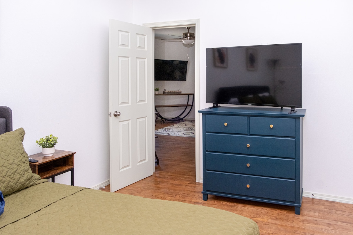 Stylish East Austin Home • King Suite • Near UT