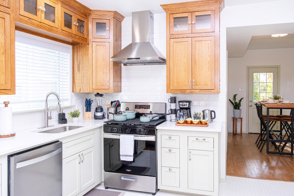 Stylish East Austin Home • King Suite • Near UT