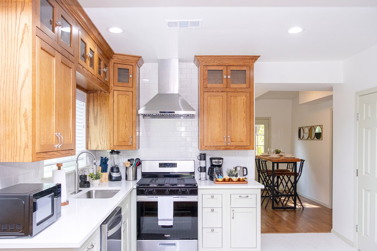 Stylish East Austin Home • King Suite • Near UT