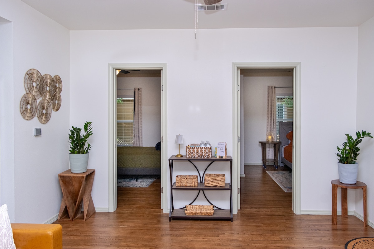 Stylish East Austin Home • King Suite • Near UT