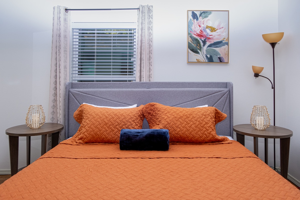 Stylish East Austin Home • King Suite • Near UT