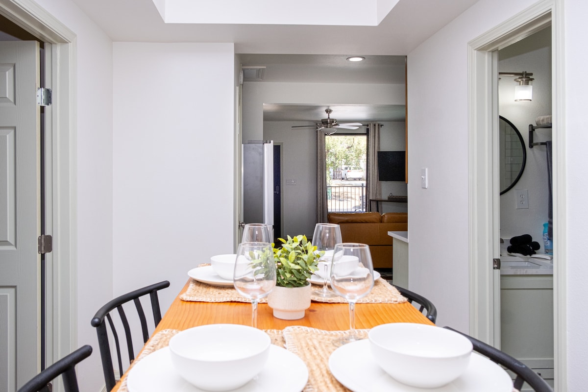 Stylish East Austin Home • King Suite • Near UT