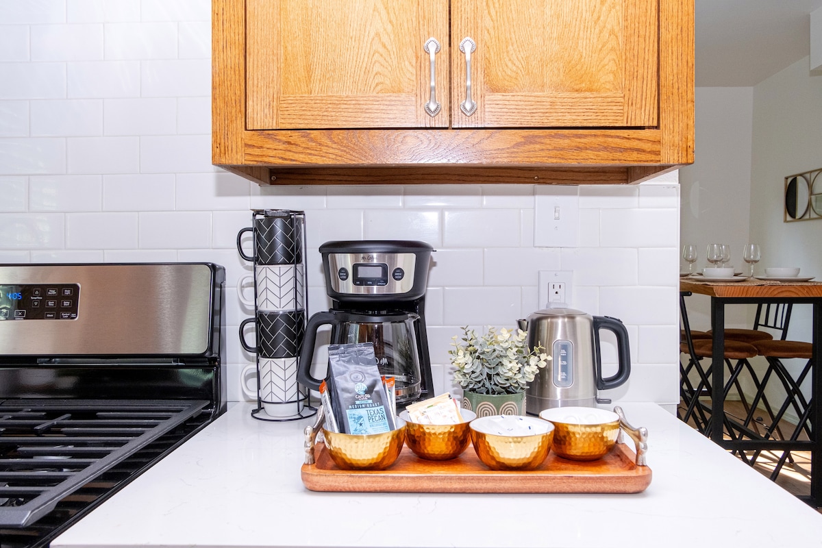 Stylish East Austin Home • King Suite • Near UT