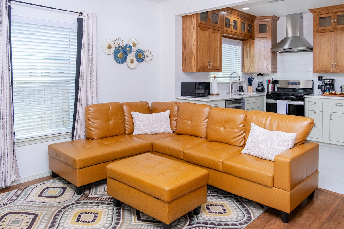 Stylish East Austin Home • King Suite • Near UT