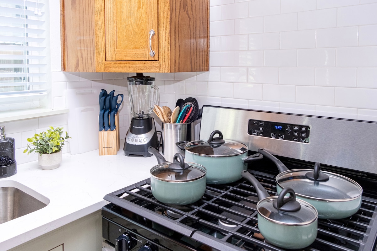 Stylish East Austin Home • King Suite • Near UT