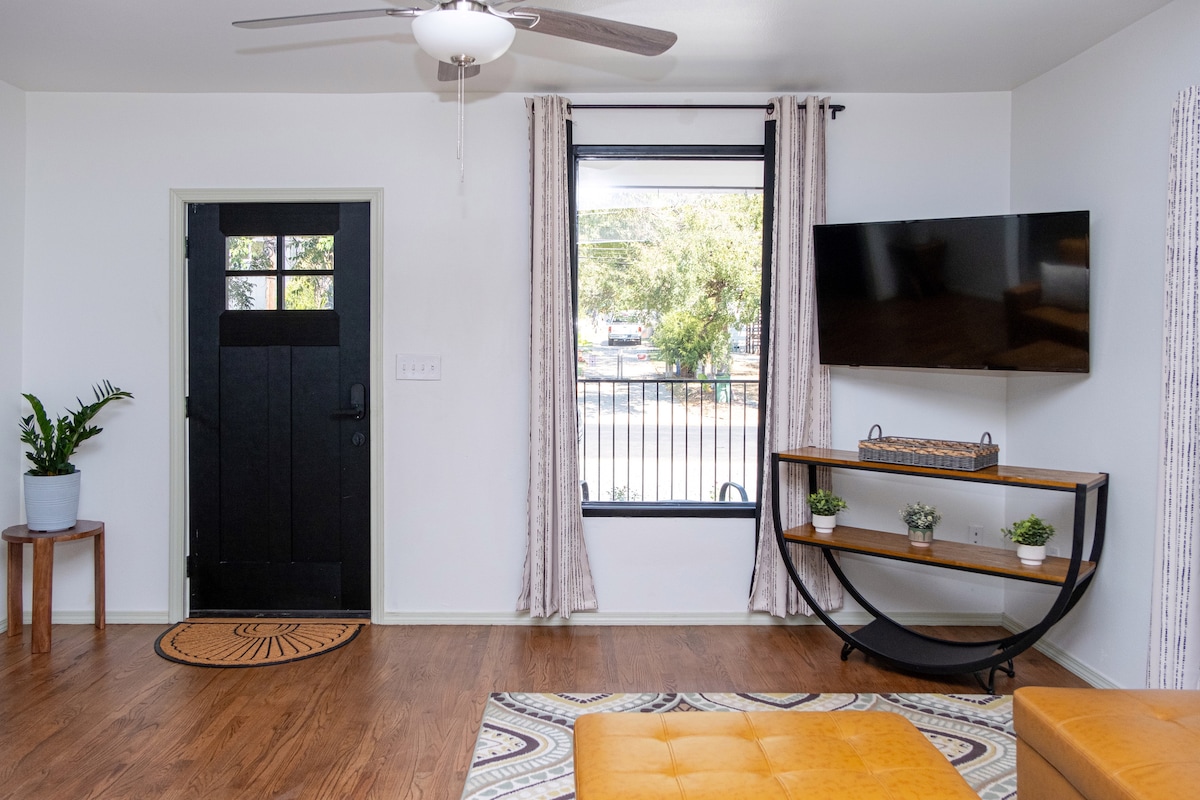 Stylish East Austin Home • King Suite • Near UT