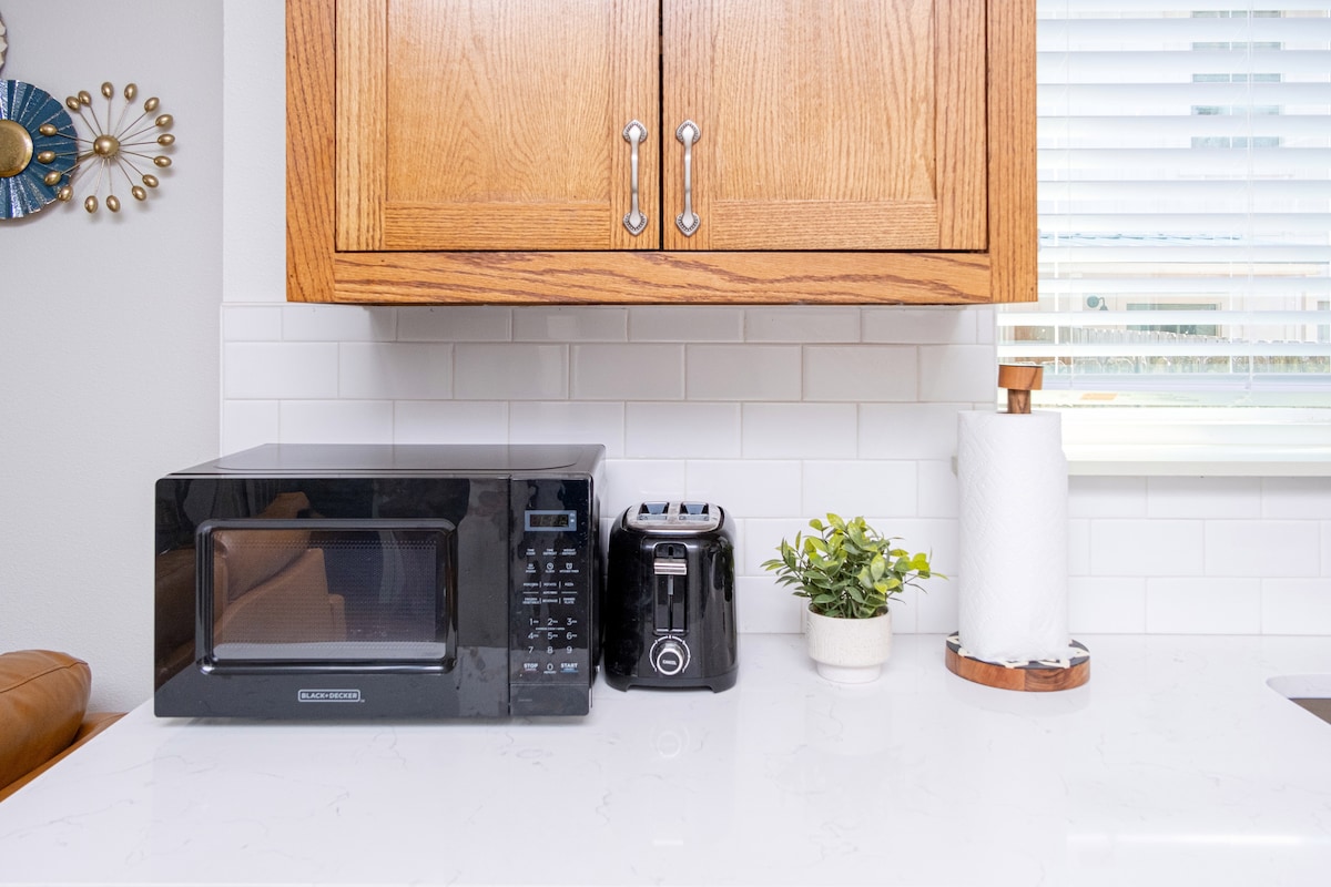 Stylish East Austin Home • King Suite • Near UT