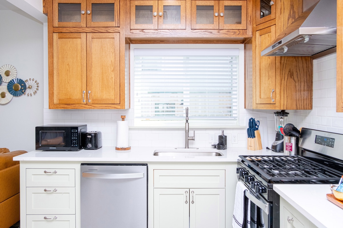 Stylish East Austin Home • King Suite • Near UT