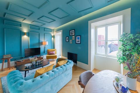 Top performing Airbnb: Urban Palace - Ribeira Design Apt w/ Balcony & AC in Porto
