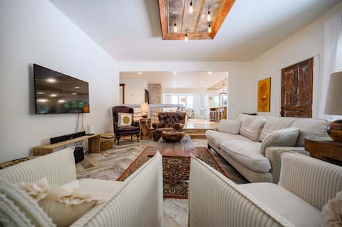 Top performing Airbnb: Lakefront Lodge in Winchester