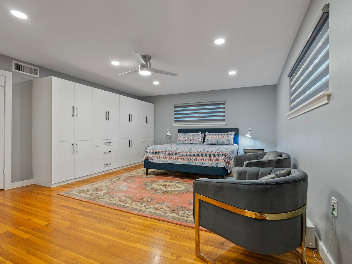 Chambre principale spacieuse avec grand placard européen 