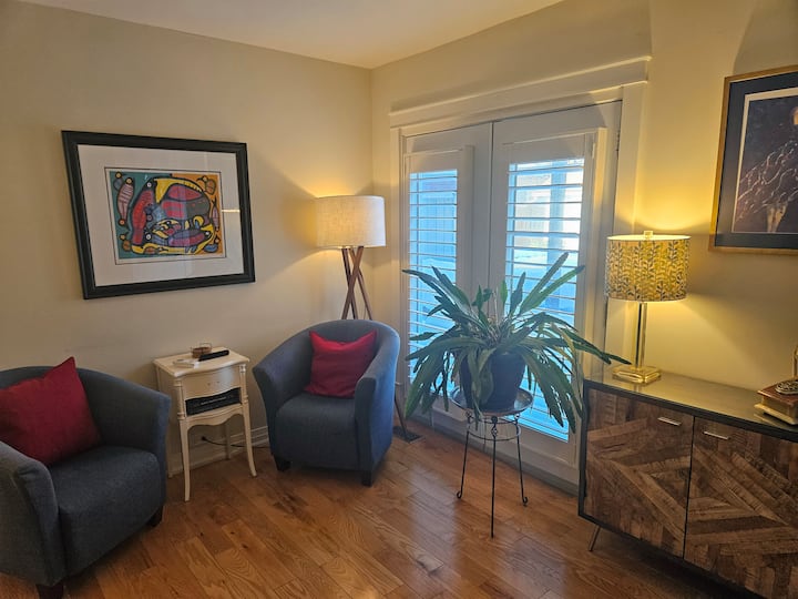 Value Suite Sleeps 4 - Orillia