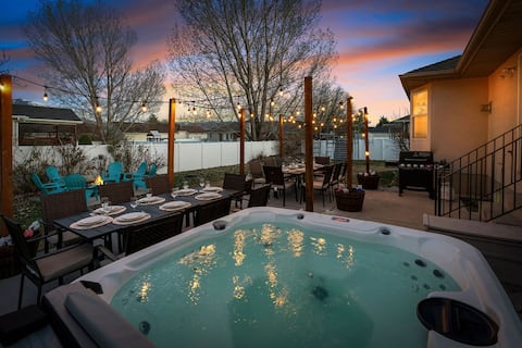 Family-friendly 8 bedroom home with hot tub