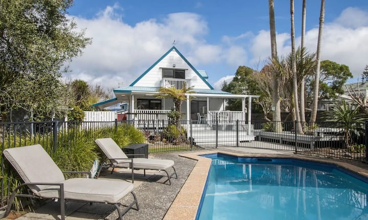 Family Beach House With Pool - ワイヒ・ビーチ