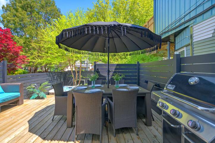 Designer City Home with Outdoor Space & New Hottub gallery image 5