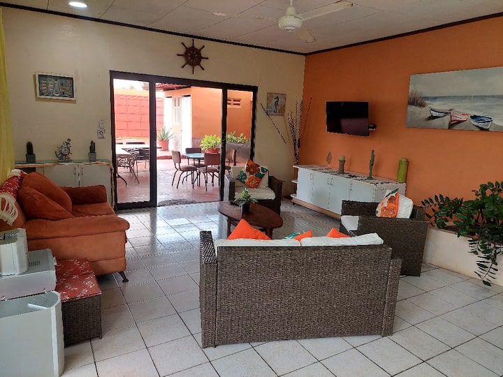Casa Costa Pacífica.  15 Personas ¡Frente Al Mar! - Puntarenas