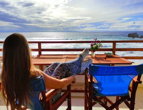 Waves Apartments Harmony :Beachfront