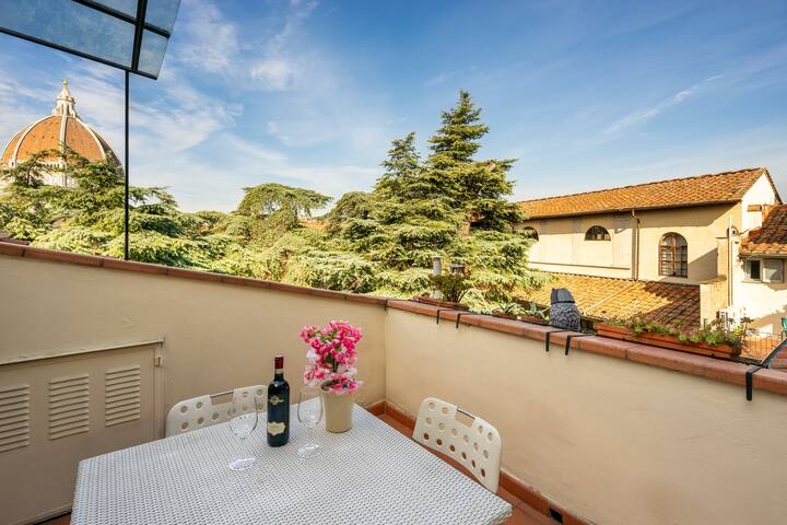 Penthouse Duomo View 3 Bedrooms & 3 Terraces gallery image 3