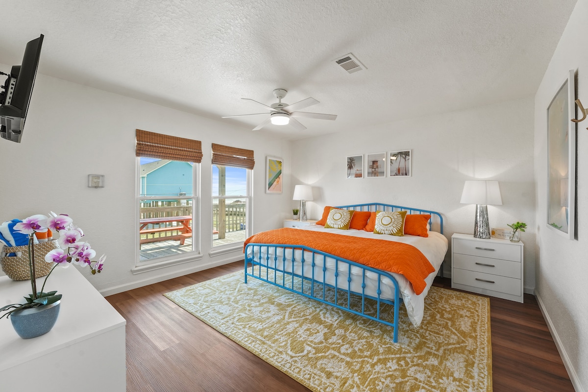 Ready for bed? Retreat to the beautiful bedrooms, beginning with Bedroom 1, featuring a king-size bed, HDTV, and luxurious linens to lull you into a restful sleep. Wake up and enjoy breathtaking views of the beach and coastline.