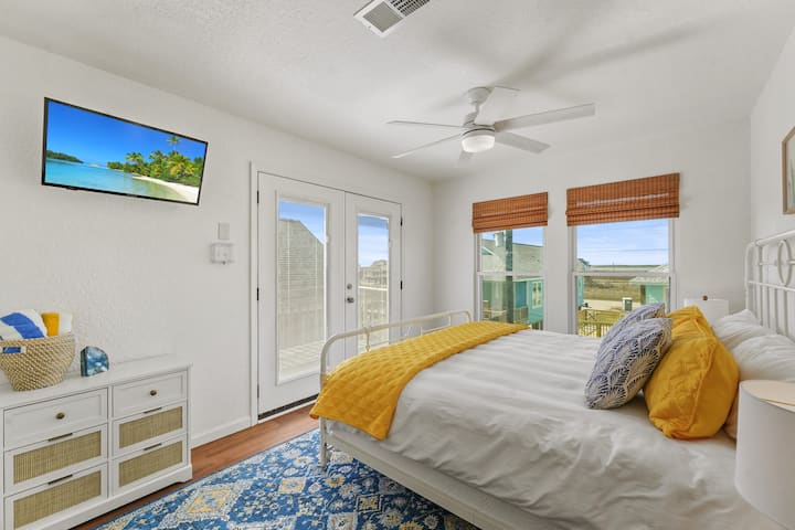 In Bedroom 4, you'll find a wall-mounted HDTV for easy viewing from the comfort of your king-size bed, along with access to your ensuite bathroom for a convenient start to your day.