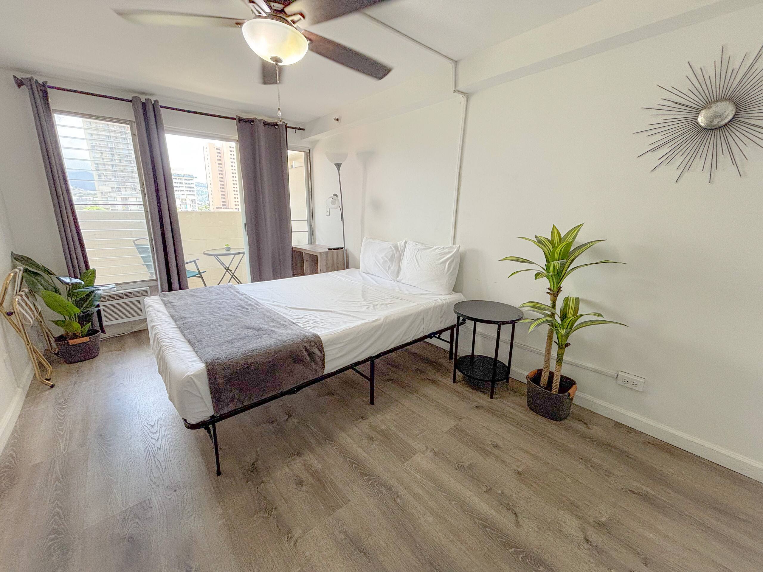 Condo in Honolulu · ★4.62 · Studio · 1 bed · 1 private bath - Image 2