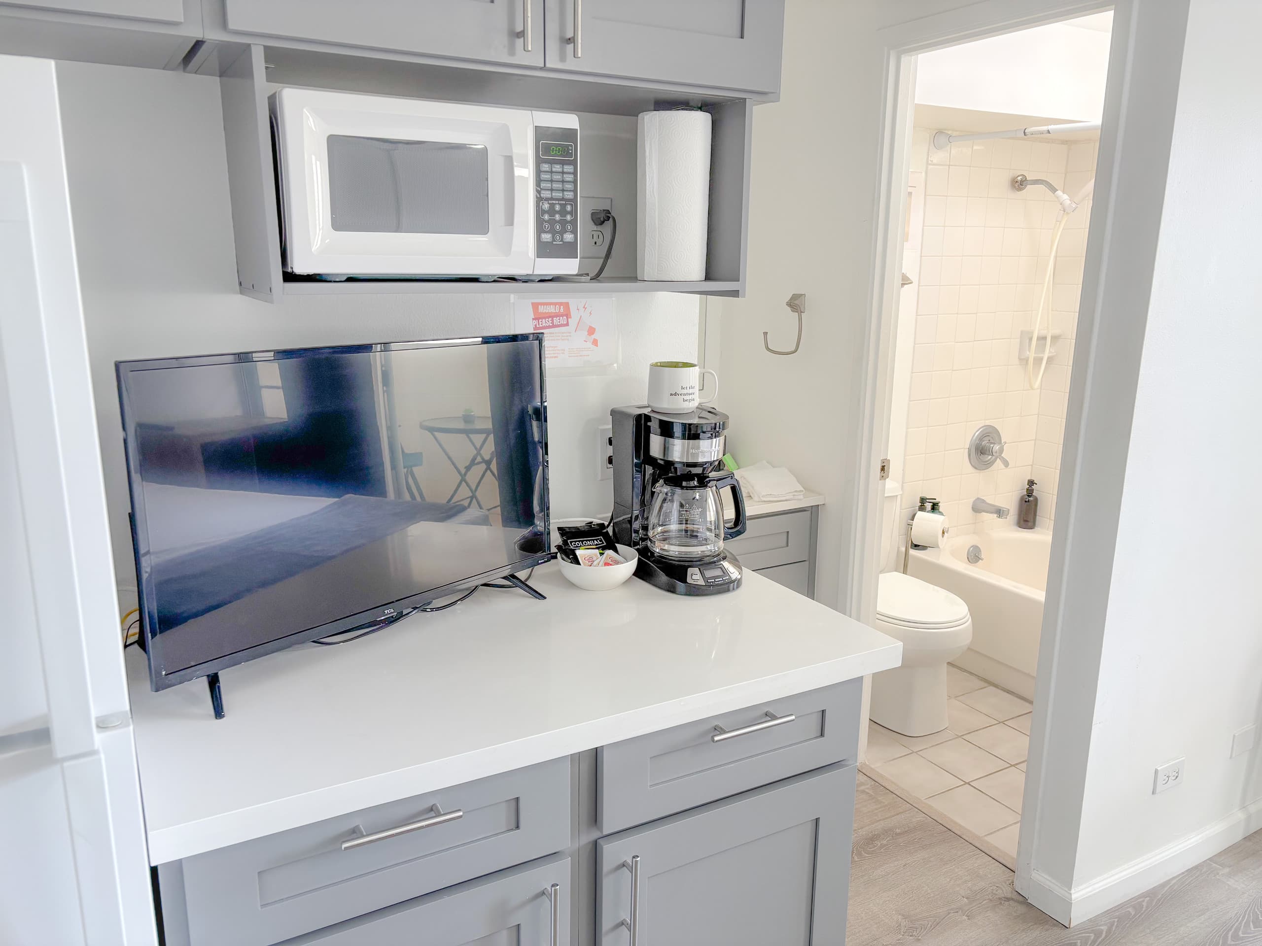 Condo in Honolulu · ★4.62 · Studio · 1 bed · 1 private bath - Image 6