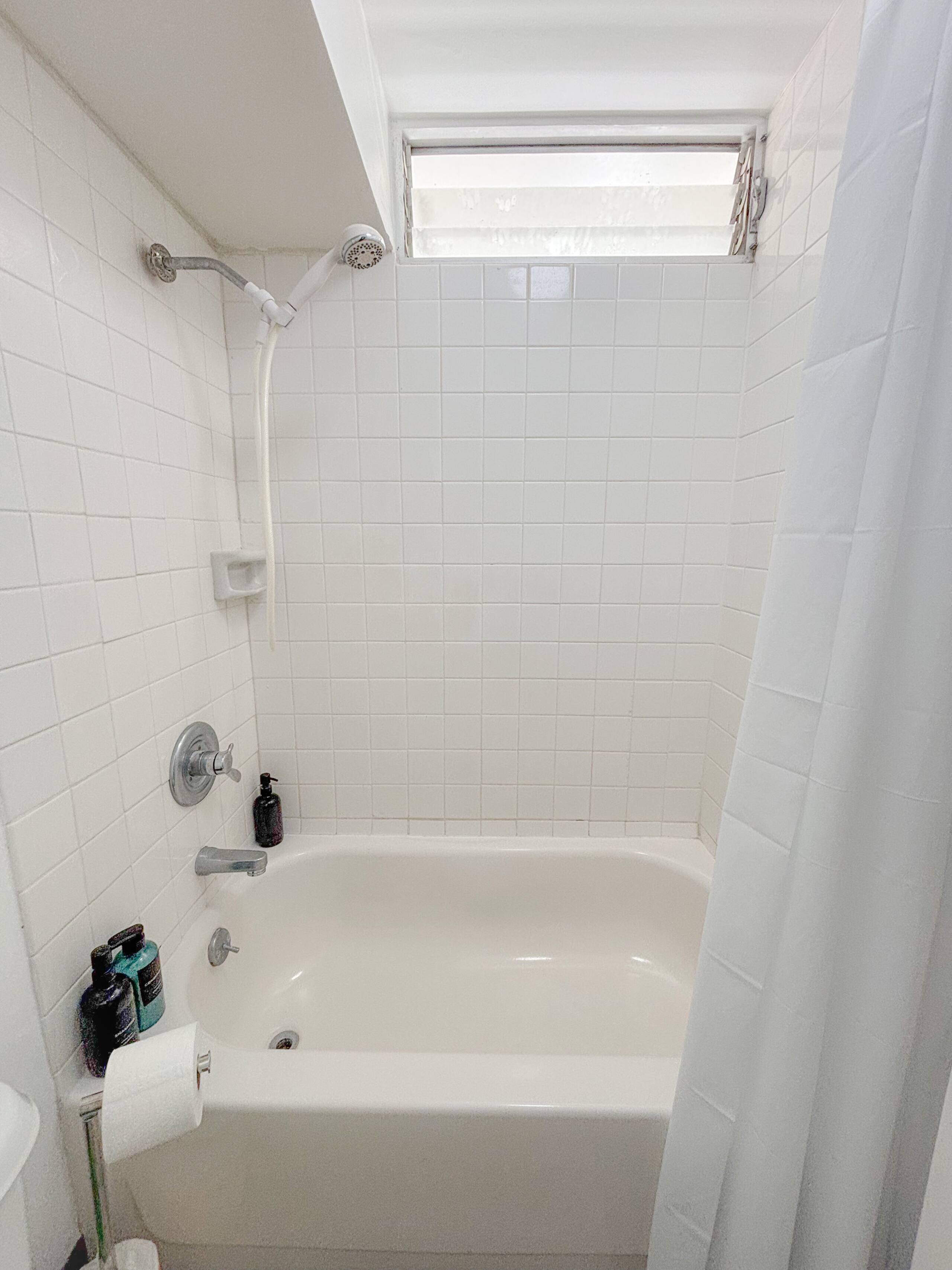 Condo in Honolulu · ★4.62 · Studio · 1 bed · 1 private bath - Image 9