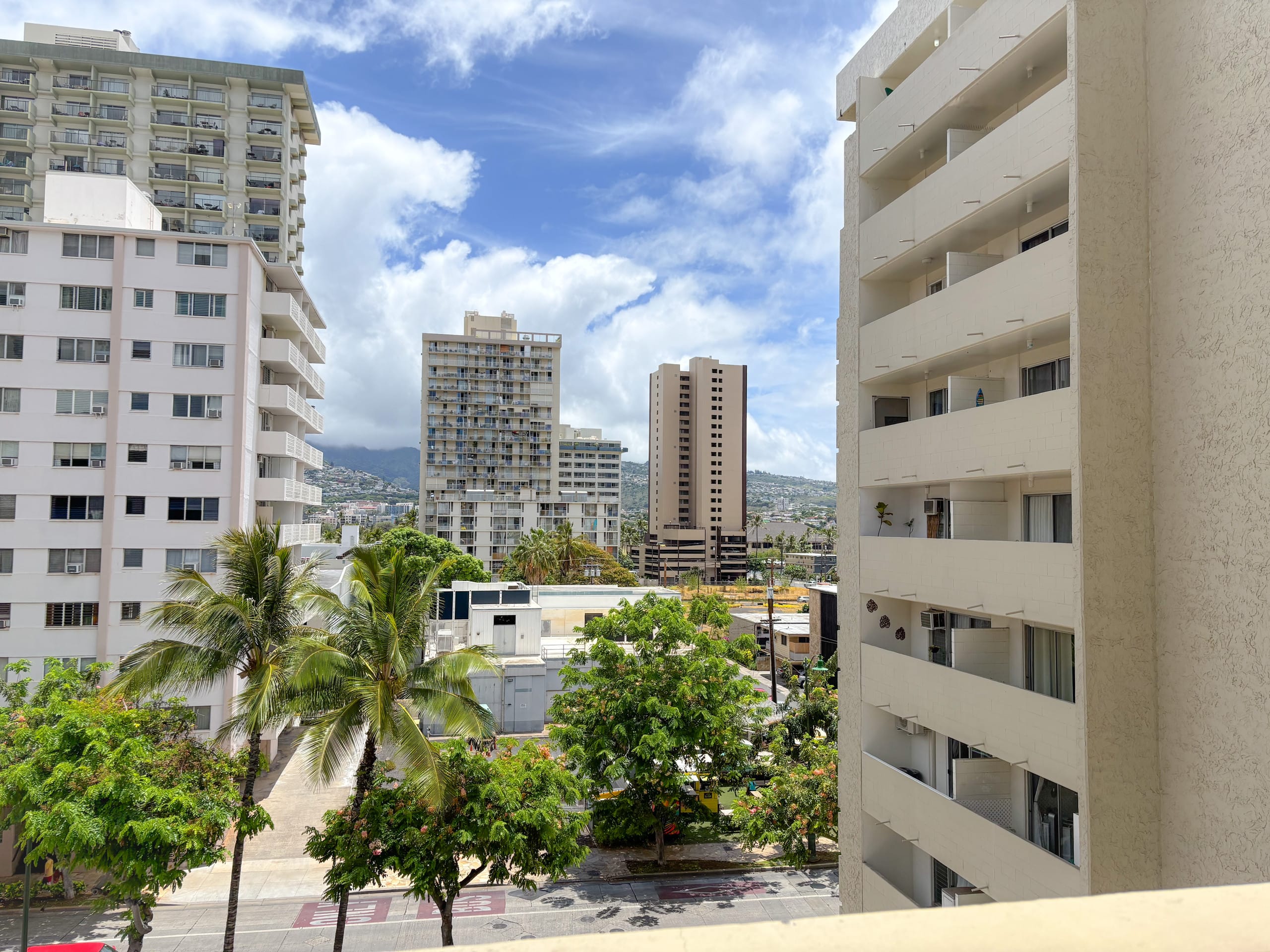 Condo in Honolulu · ★4.62 · Studio · 1 bed · 1 private bath - Image 11