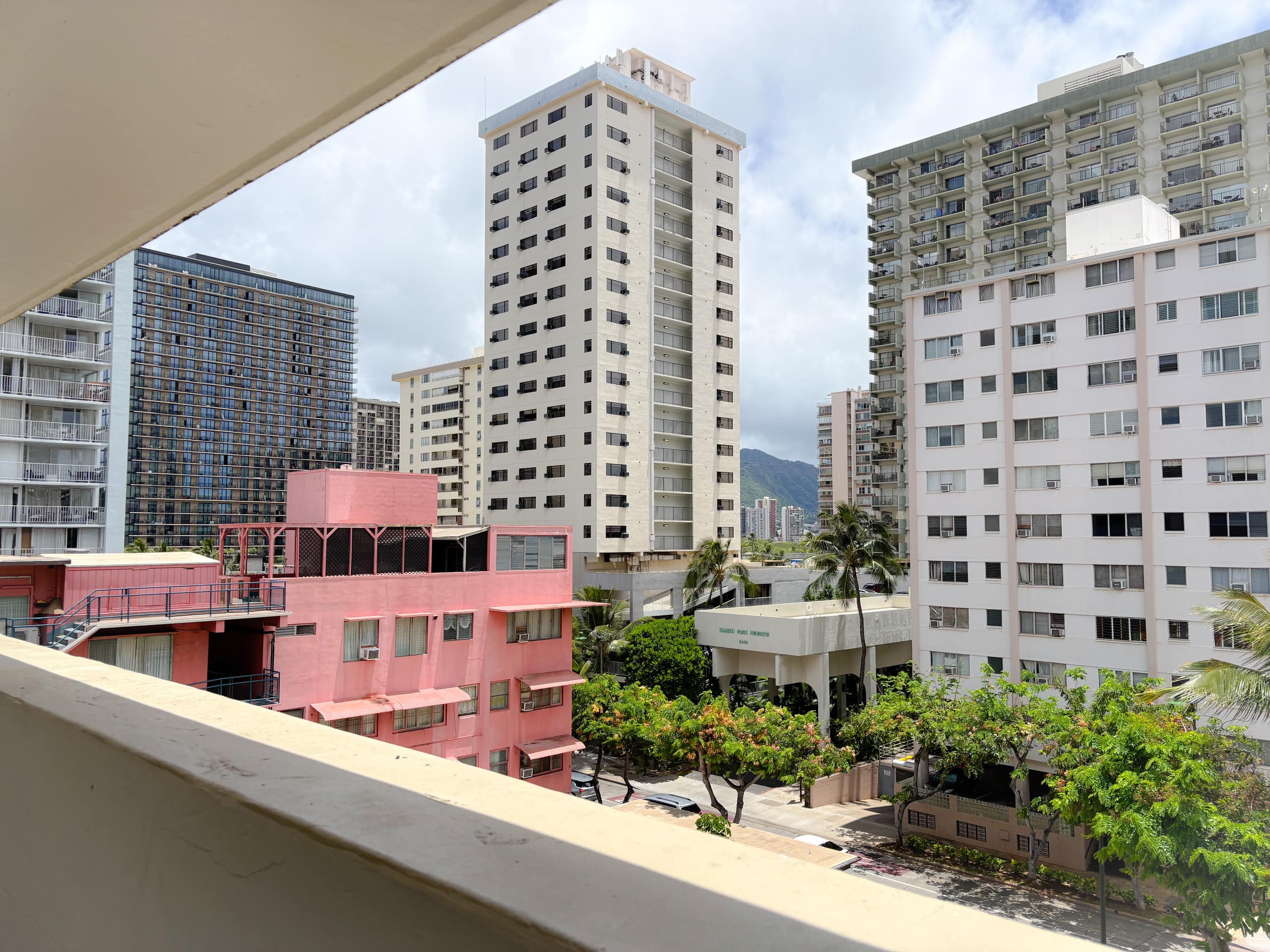 Condo in Honolulu · ★4.62 · Studio · 1 bed · 1 private bath - Image 12