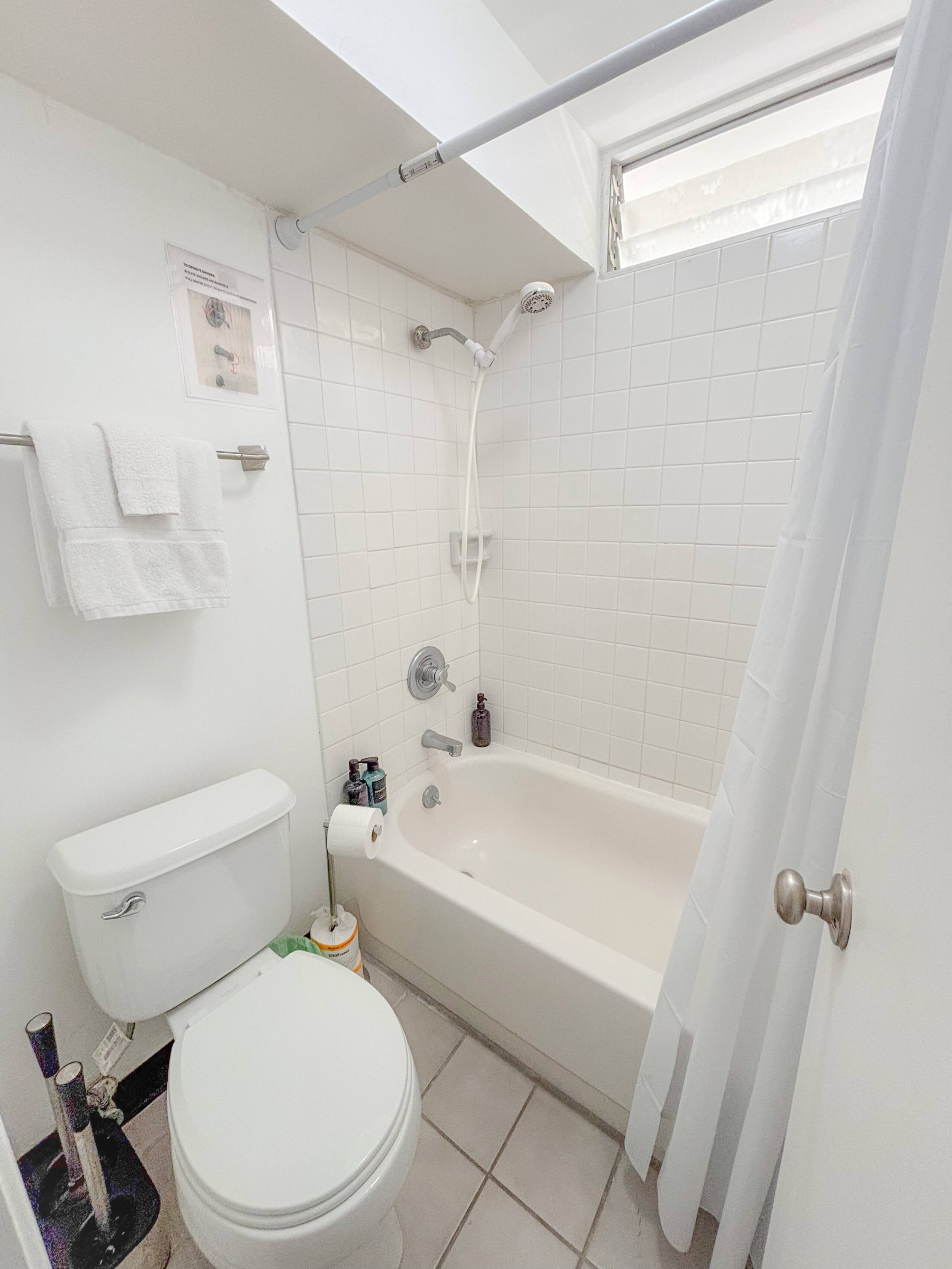 Condo in Honolulu · ★4.62 · Studio · 1 bed · 1 private bath - Image 8