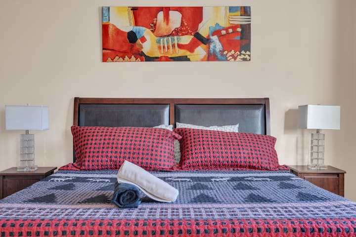 Insta-worthy Nw Calgary| Ac |3br| Bbq| Sleeps 8 - Calgary