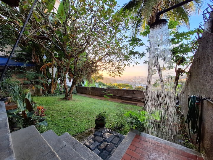 Casa Refúgio Com Jardim E Vista Em Santa Teresa-rj - Rio de Janeiro