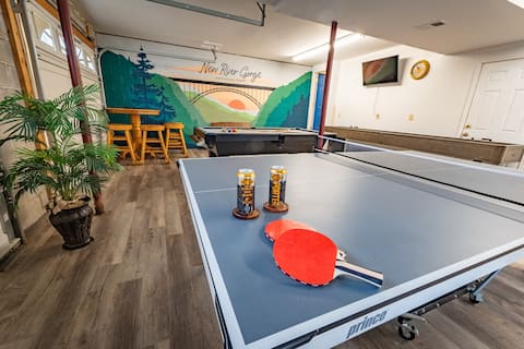Private Retreat- Ultimate GameRoom-Fire Pit-HotTub