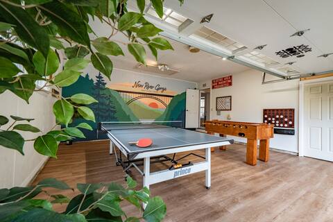 NRG Oasis- GameRoom-HotTub- Fire Pit