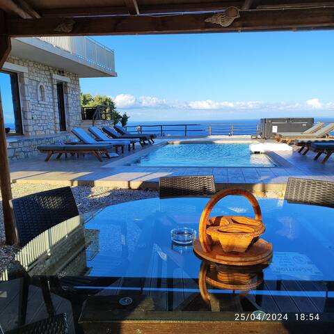 Villa Foteini *Private Pool & Jacuzzi/Sea View*