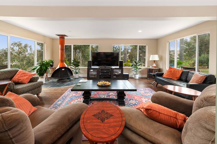 Spacious Home with Amazing Ocean Views! 🏝⛱ gallery image 5