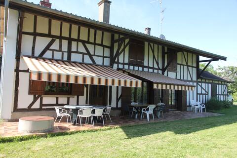 Large Champagne house for 12 people