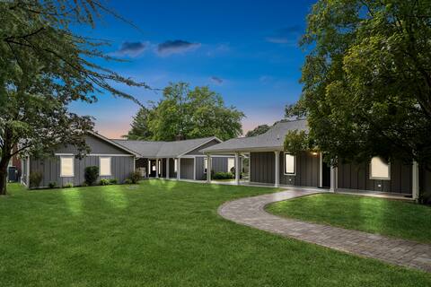 Waterfront Home w/ Guest House in Colonial Beach
