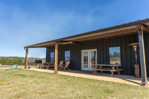 Bunkhouse Sleeps 20- New Private Pool & Hot Tub!