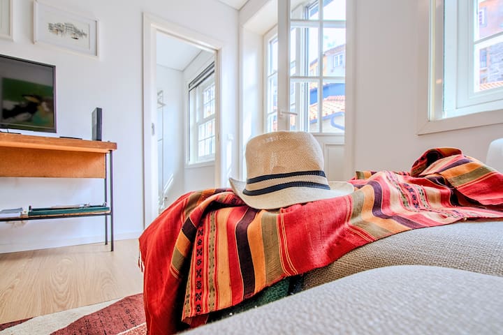 Top Floor 2 units-Elevator: Historic Center-River gallery image 2