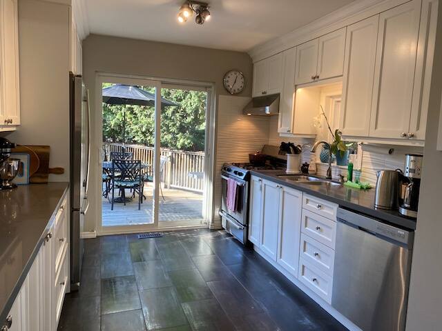 Cozy 3 bedroom Home in Toronto’s Beaches area gallery image 3